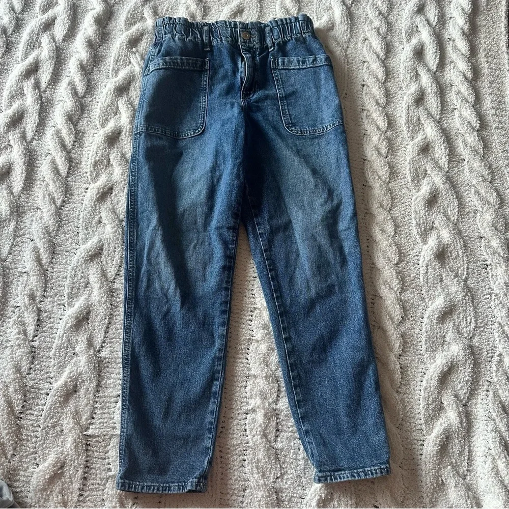 EUC Gap Denim- Girls High Rise Mom Jeans Elastic Waist Size 16